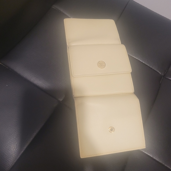 Chanel Bifold Wallet - Picture 3 of 9